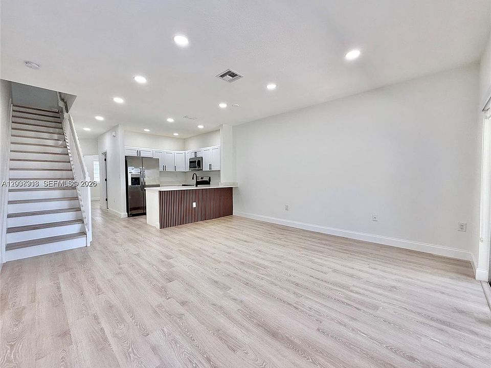1st image of 4412 Woodland Cir #4412