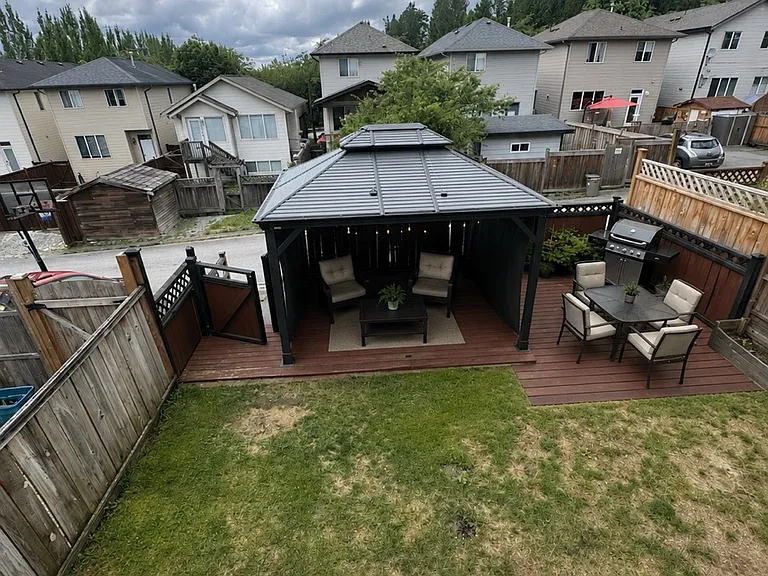 243A Maple Cres — Photo 10