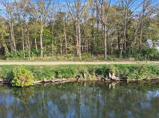 14687 E River Rd, Buchanan, MI 49107