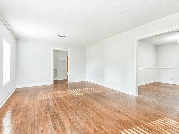 5th image of 1036 Hathaway St