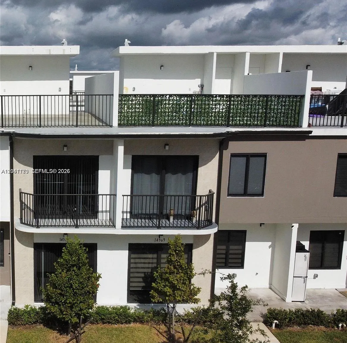 4 bed, 3.5 bath, 1398 sqft, $3,000 — Photo 1