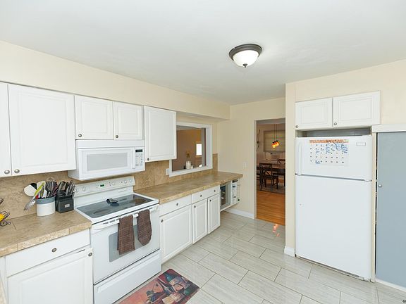 3rd image of 30 Eliot Ave
