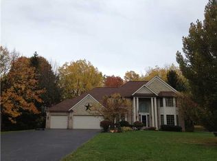 2 Woodfield Dr, Webster, NY 14580