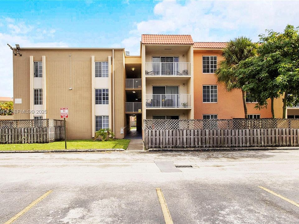 1st image of 5201 Geneva Way APT 211