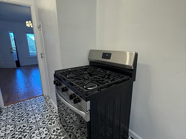 2355 Cove Ave #303 — Photo 6