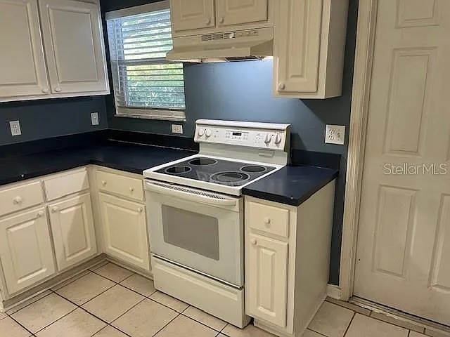 3 bed, 2.0 bath, 1363 sqft, $2,095 — Photo 4