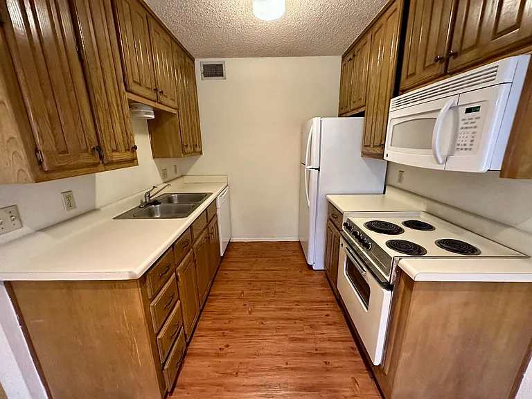 1214 Baylor Ave #1-207 — Photo 3