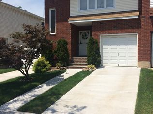 498 Pompey Ave, Staten Island, NY 10312