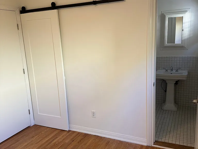 446 S La Peer Dr — Photo 20