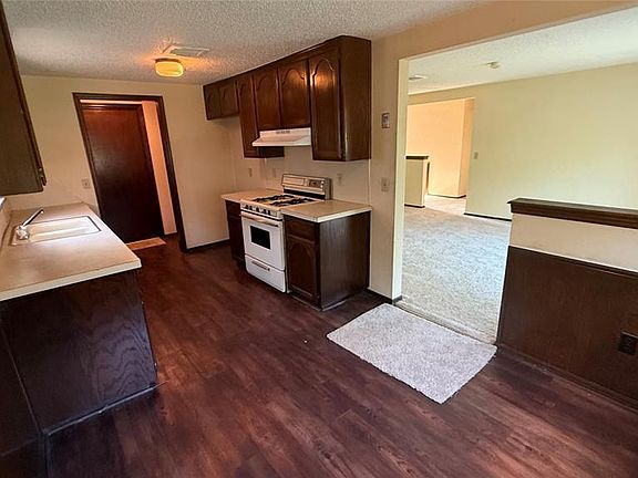 5th image of 905 Branchwood Ct