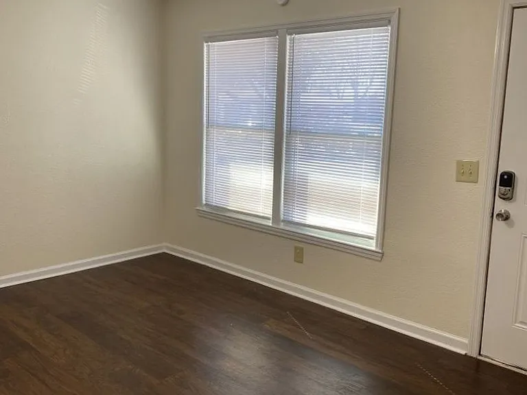 Skyline Apartments — Photo 35