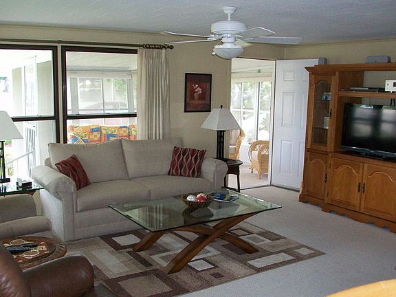 2nd image of 311 Hawthorne Blvd