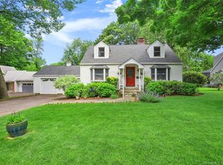 8 Beauford Rd, Norwalk, CT 06854