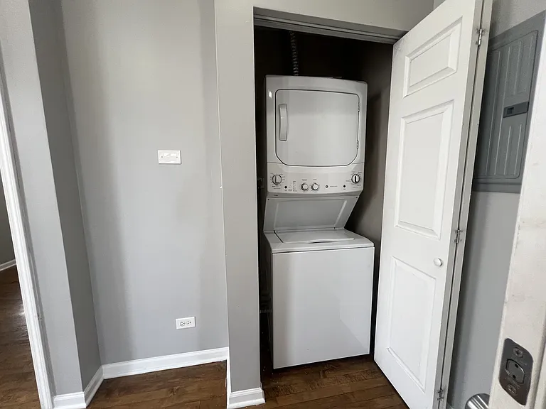 1919 S Racine Ave #3R — Photo 8