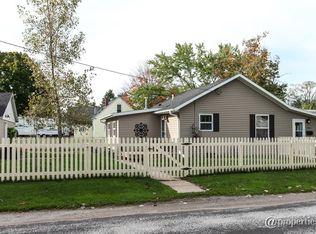 501 Magnolia St, Three oaks, MI 49128