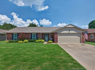 1918 Stonehenge Dr, Bartlesville, OK 74006