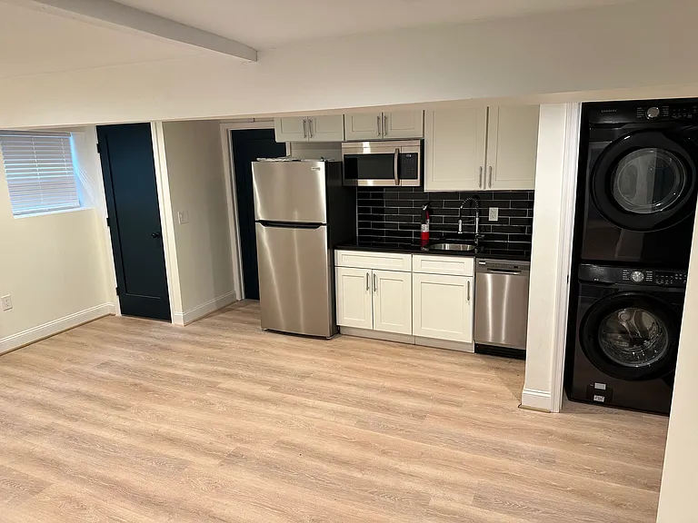 4252 Dix St NE — Photo 9