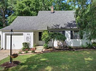 216 Beck Ave, Avon Lake, OH 44012