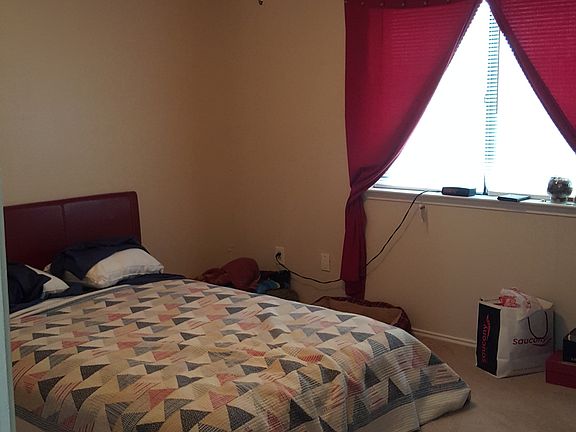 4th image of 302 Victoria Dr