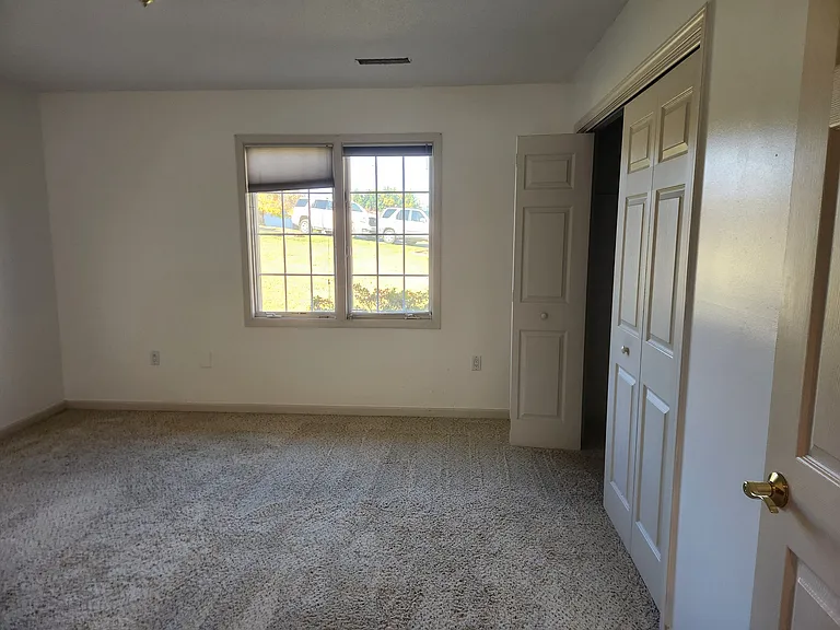 1105 Estate Dr — Photo 5