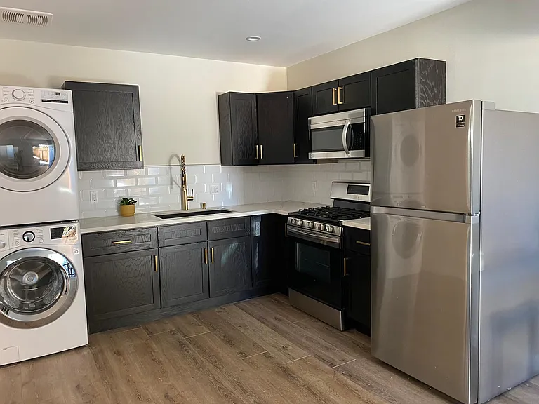 6952 Tampa Ave — Photo 3
