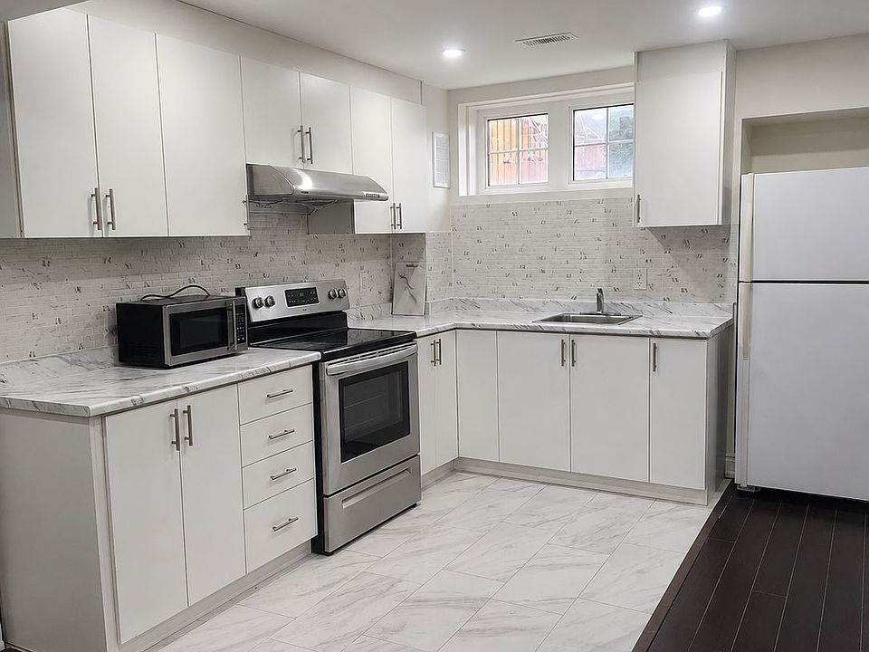1st image of 404 Nairn Cir #Basement