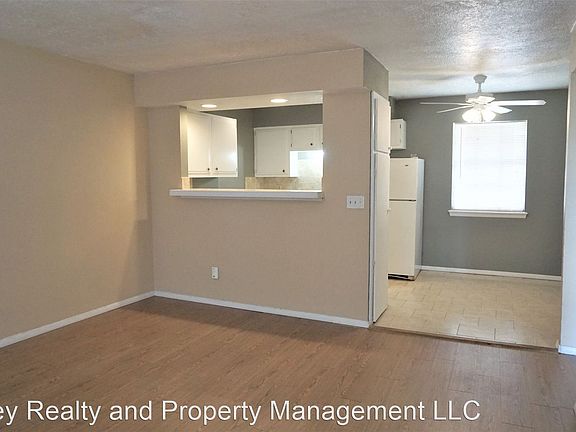 3rd image of 700 NW 17th St #5966250
