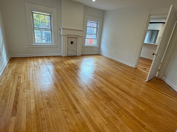 2nd image of 10-12 Lincoln St #10C