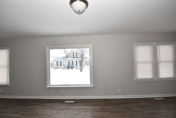3 bed, 1.0 bath, 1008 sqft, $119,500 — Photo 4
