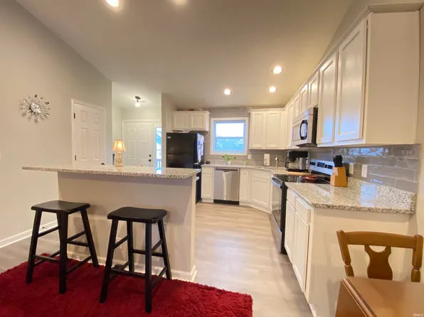 9636 S Bay Pointe Ct, Bloomington, IN 47401