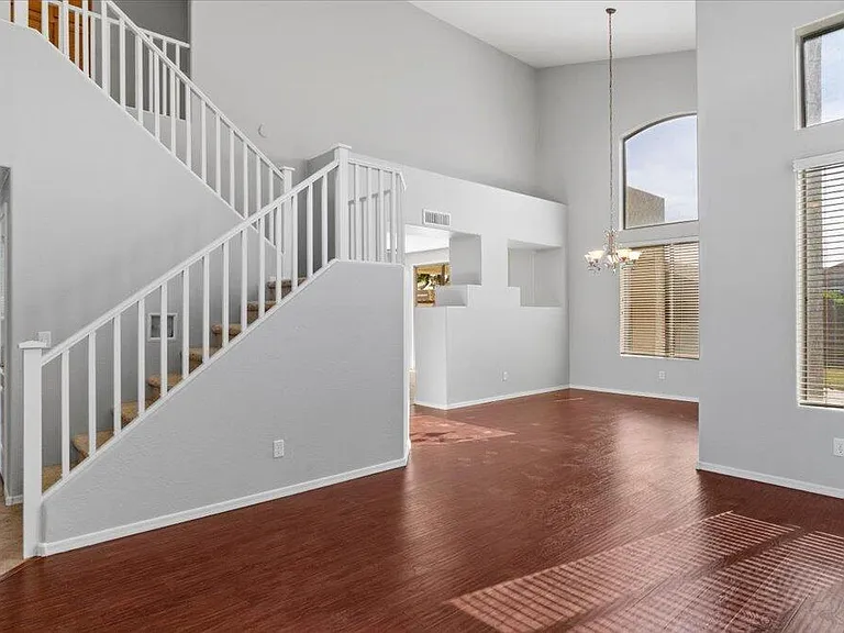 6601 W Rowel Rd — Photo 2