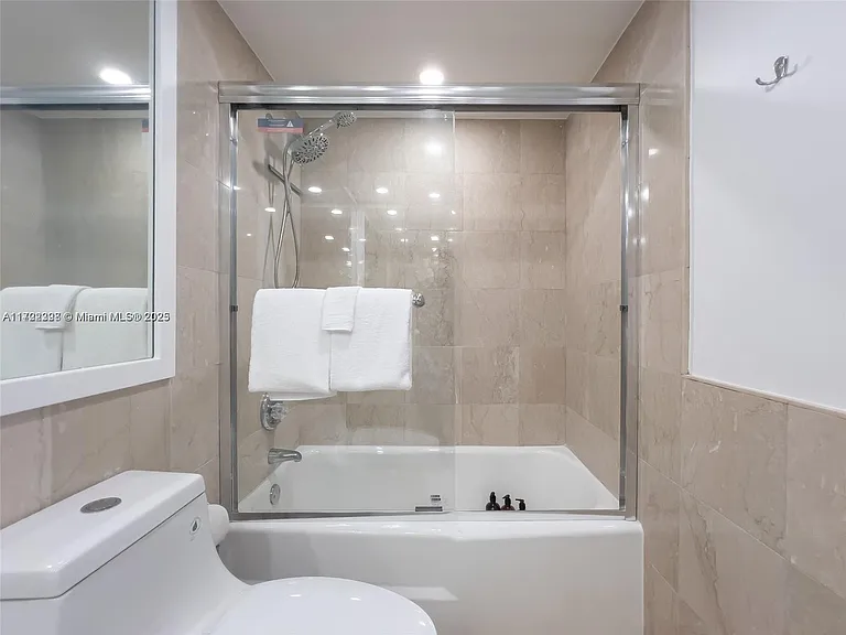 5161 Collins Ave #812 — Photo 11