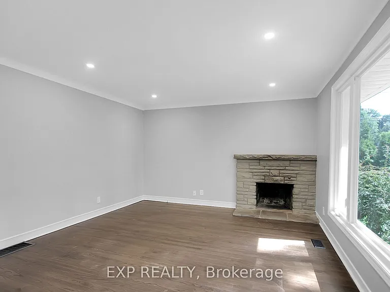 2247 Miramichi St — Photo 8