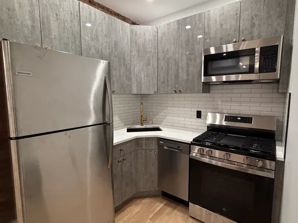 60-82 Catalpa Avenue image 7 of 10