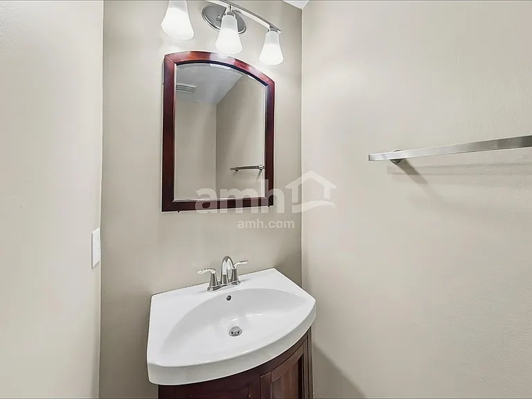 340 Evergreen Cir — Photo 10