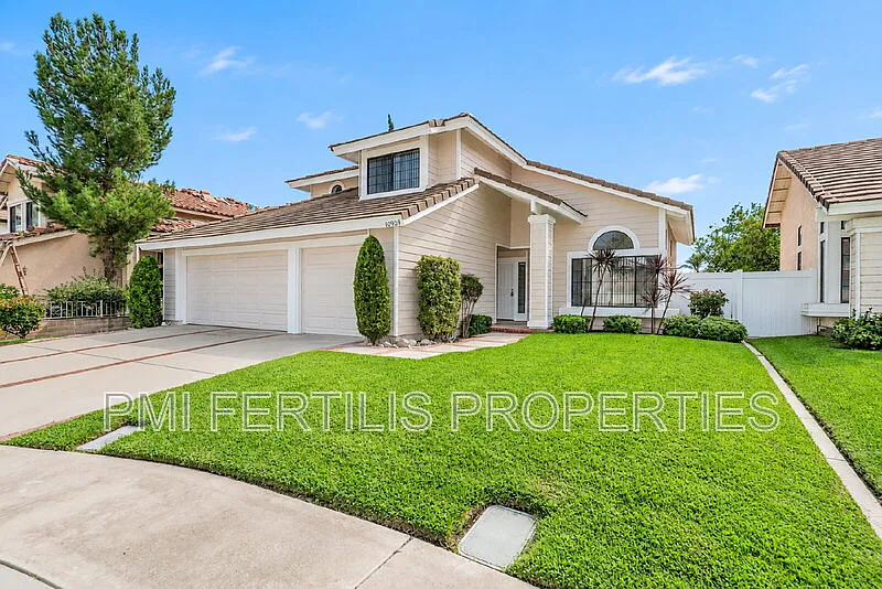 3 bed, 2.5 bath, $3,300 — Photo 2