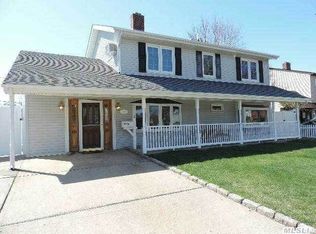 58 Horn Ln, Levittown, NY 11756