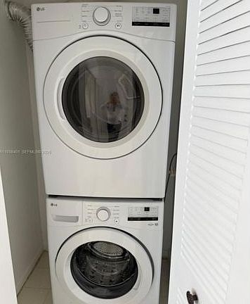 3rd image of D212-9711 Fontainebleau Blvd #D212