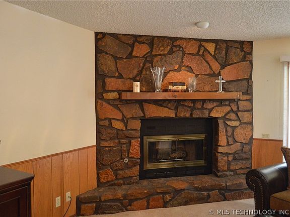4th image of 1245 SE East Dr