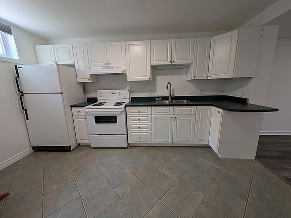 2nd image of 297 Owens Cres #2