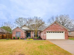1310 Raymond Dr, Conway, AR 72034