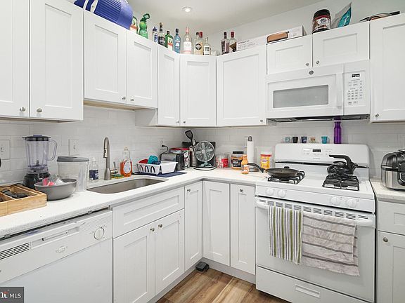 4th image of 627 S 42nd St #2