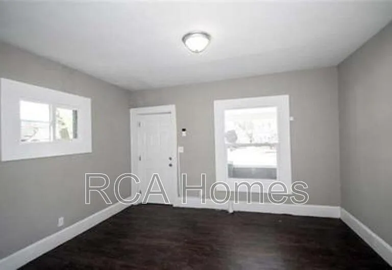 4118 E Washington St — Photo 7