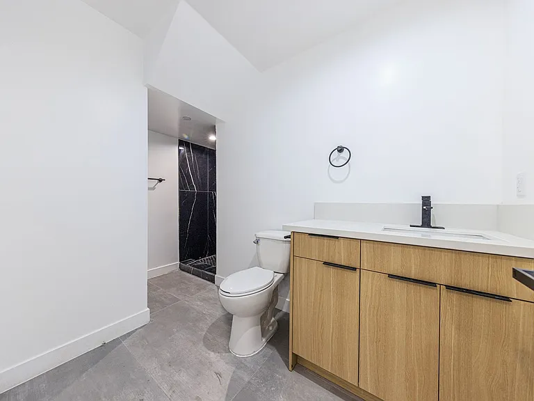 2424 S West View St — Photo 11