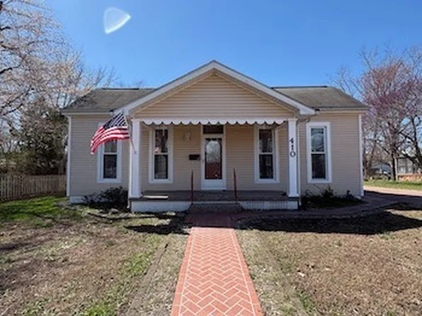 410 S Walnut St, Carmi, IL 62821