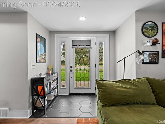 5th image of 2931 Rochester Rd
