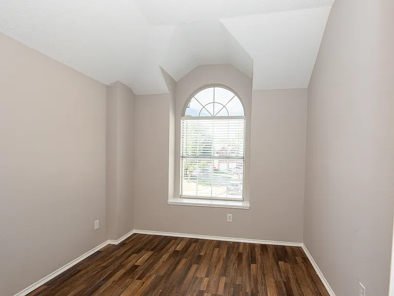 6718 Scarlet Dr — Photo 30