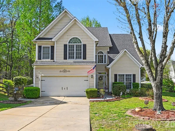 10443 Henbane Ct, Charlotte, NC 28213