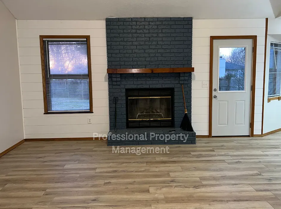 2235 S Nettleton Ave — Photo 3