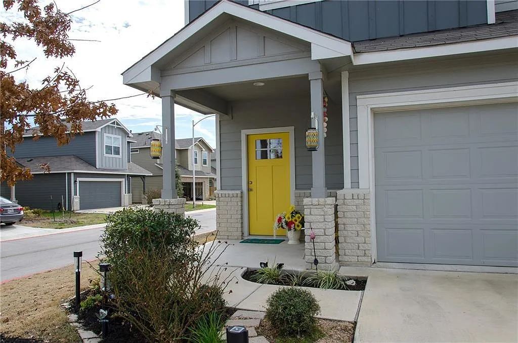 3 bed, 2.5 bath, 2512 sqft, $2,095 — Photo 3